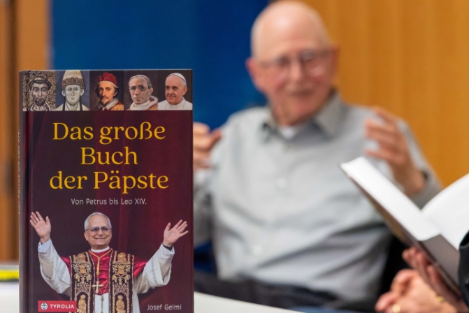 Buchvorstellung von Josef Gelmi - Das Buch der Päpste