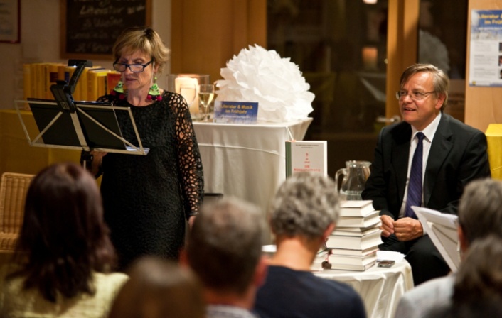 Literaturmenü mit Markus Fritz und Donatella Gigli in der Stadtbibliothek Sterzing