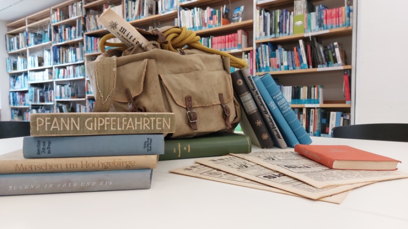 Bücherflohmarkt in der Alpinbibliothek des Alpenverein Südtirol